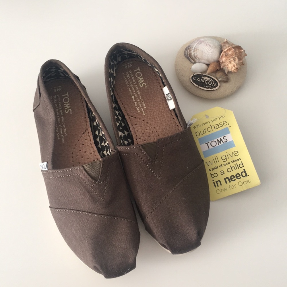 TOMS 🗺 // Size: 6 //
